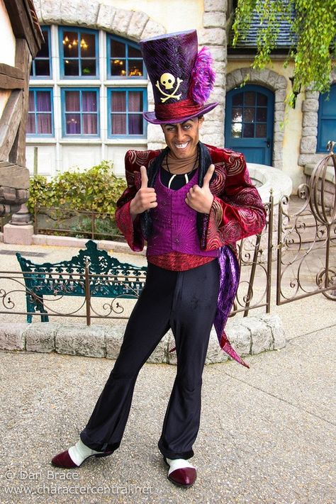 Doctor Facilier - DisneyWiki Dr Facilier Costume, Voodoo Witch Doctor, Friends On The Other Side, Voodoo Witch, Disney Villain Costumes, Shadow Man, Disney Dapper Day, Dr Facilier, Frog Costume