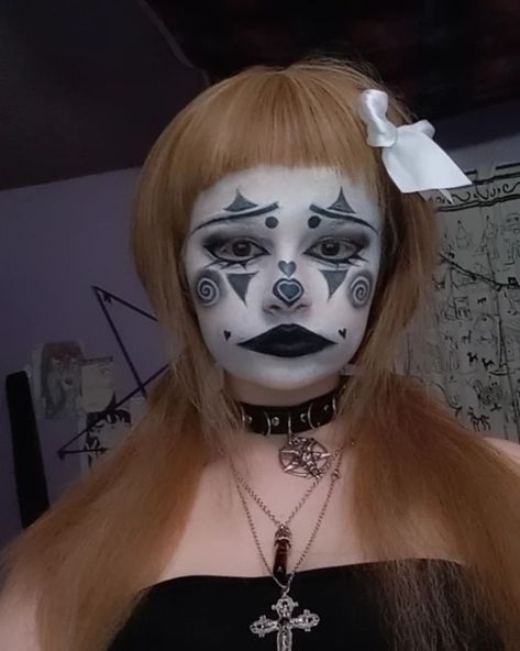 Clown makeup 🎀😋 #clown #clownmakeup #insaneclownposse #makeup #makeupartist #makeupideas #makeuptutorial #makeuplook #fyp #foryou #foryoupage #trending #viral #picoftheday #alt #altgirl #alternativegirl #gothgirl #gothic #alternative #black #alternativestyle #aesthetic Clown Makeup Black, Black Clown Makeup, Black And White Clown Makeup, Juggalo Makeup, Clown Ideas, Garden Makeup, Black And White Clown, Cute Clown Makeup, Makeup Clown