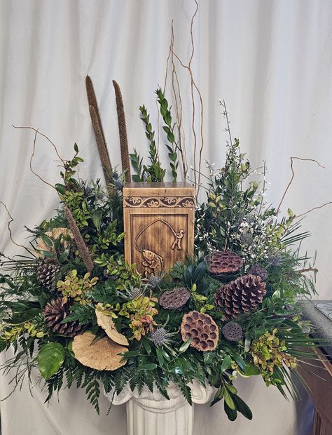 Masculine urn surround Casket Floral Arrangements For Men, Masculine Floral Arrangements, Memorial Urn Display, Horticulture Projects, Sympathy Floral, Urn Arrangements, Casket Sprays, Large Flower Arrangements, Arrangement Floral