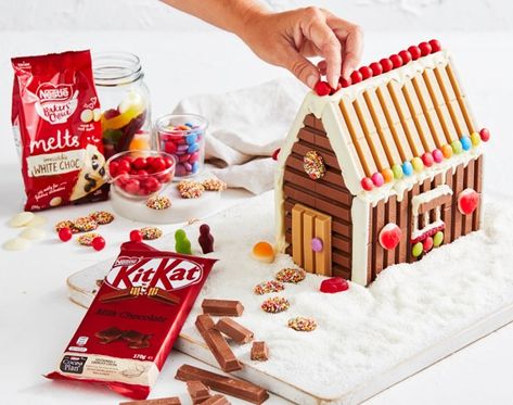 Easy KITKAT Christmas House | Recipes.com.au Kitkat Gingerbread House, Kitkat House, Kitkat Christmas, Australian Foods, Advent Calendar Diy, Christmas Trifle, Edible Christmas Gifts, Holiday Snack, Christmas Sweet Treats