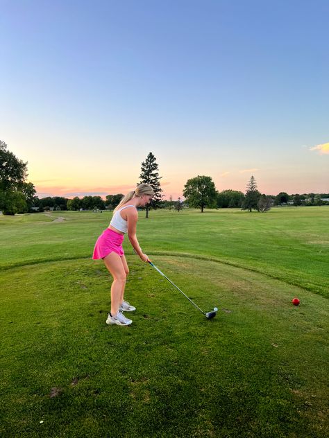 Cute Golf Aesthetic, Summer Golf Aesthetic, Preppy Golf Aesthetic, Golf Asethic Women, Golf Asethic, Lululemon Golf Outfit, Preppy Golf Outfit, Girl Golf Aesthetic, Golf Instagram Pictures