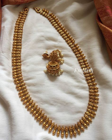 Gold Necklace Long Indian, South Indian Long Necklace Gold, Vintage Gold Jewelry Indian, Neck Sets Jewellery Gold, South Indian Gold Necklace Designs, Long Gold Necklace Indian, Long Necklace Gold Indian, Long Necklace Designs, Matte Gold Necklace