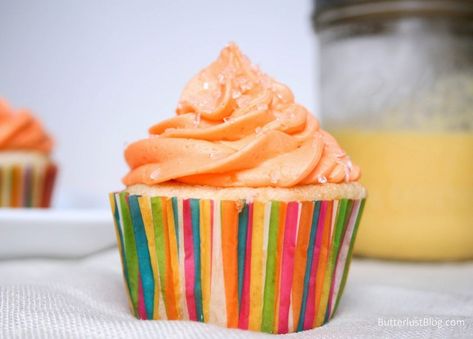 Peach Curd, Champagne Frosting, Boozy Cupcakes, Curd Filling, Champagne Cake, Fancy Cupcakes, Eat Cupcakes, Pear Cake, Peach Bellini