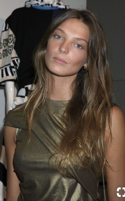 Flushed Cheeks Aesthetic, Daria Werbowy Style, Natural Hair Colour, Daria Werbowy, Joanna Krupa, Anja Rubik, French Beauty, Bridal Makeup Looks, Light Hair