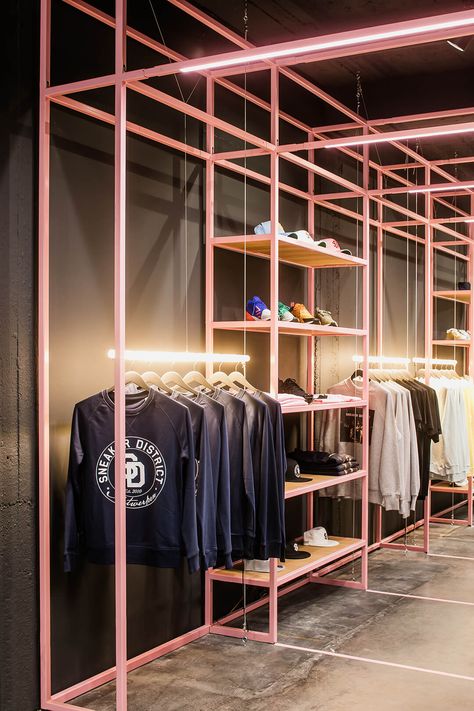 FRAME | Everyone is falling head over sneakers in Antwerp Clothes Store Design, Clothing Store Displays, Clothing Store Interior, Interior Design Minimalist, Clothing Store Design, Store Design Boutique, Teen Shopping, Store Layout, Store Interiors