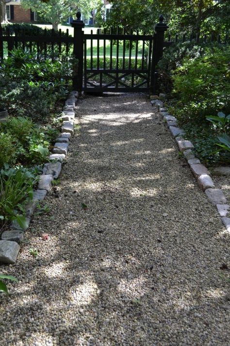 DIY: Your Beautiful Garden Path Awaits Pallet Landscaping Ideas, Diy Garden Walkway, Granite Pathway, Garden Walkway Ideas, Tiered Landscape, Gravel Walkway, Crushed Granite, Driveway Ideas, Walkway Landscaping