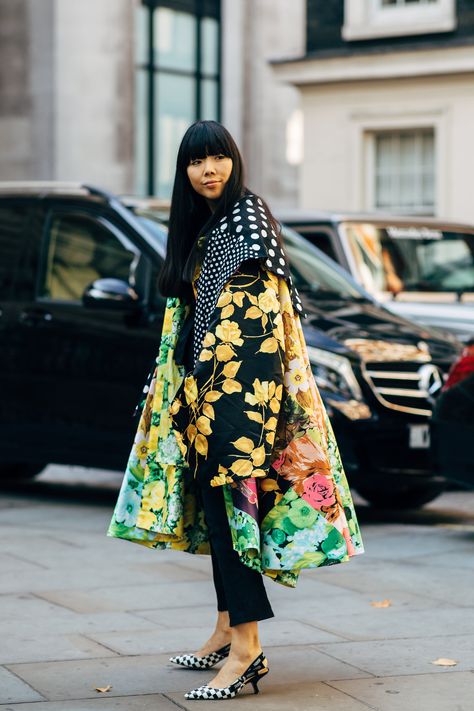 The Street Style at London Fashion Week Is So Good, It'll Inspire You For Months to Come Kimono Fashion Street Style Casual, Japanese Kimono Street Style, Plaid Street Style, Avant-garde Long Coat For Spring, Creative Style Outfits, London Street Style, Summer Fashion Trends, Autumn Street Style, Spring Street Style