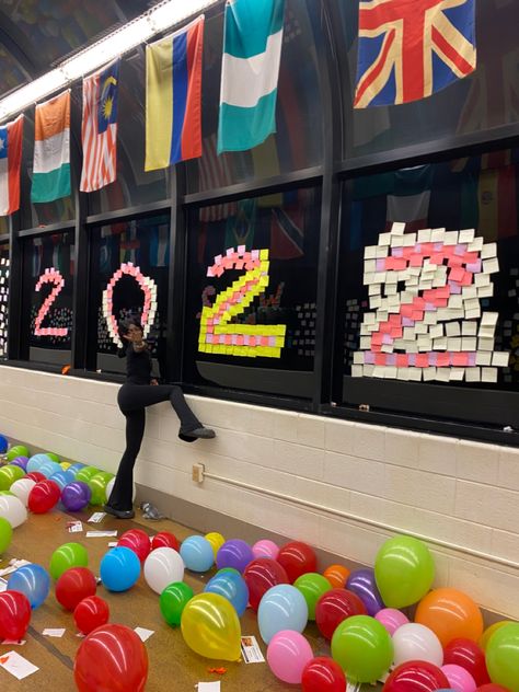 Senior Prank Ideas High Schools, Senior Pranks High School Funny, Senior Pranks High School, Senior Prank Ideas, Senior Year Pranks, Best Senior Pranks, High School Funny, Prank Ideas, School Pranks