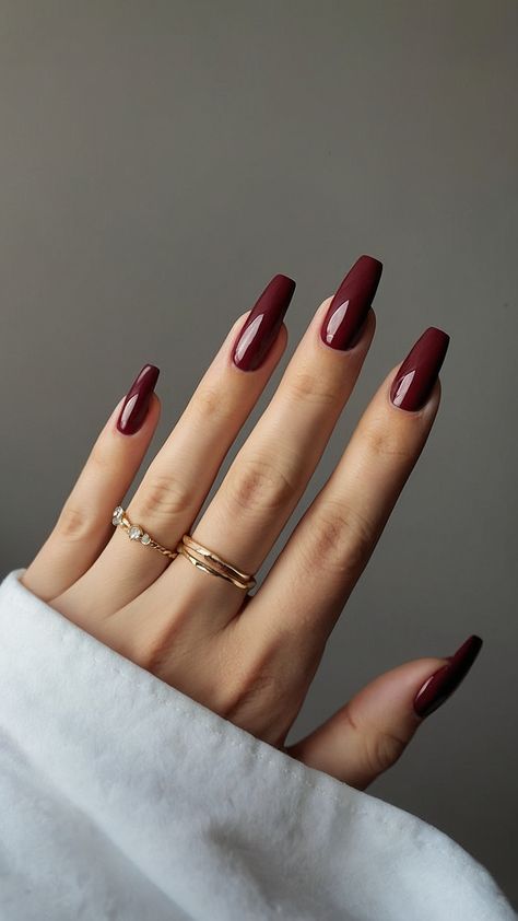 Discover trendy burgundy nail designs including dark red nail ideas classy black and short French tip designs chic acrylic short nails elegant French polish art and classy chrome manicure inspirations Explore stylish nail art designs for a sophisticated look Dark Red Coffin Nails, Short French Tip Designs, Black And Maroon Nails, Short Nails Elegant, Jelly Red Nails, Dark Red Nail Ideas, Oxblood Nails, Burgundy Nail Polish, Burgundy Nail Designs