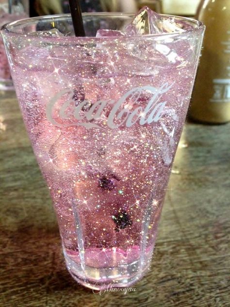 Glitter Drink Aesthetic, Shimmery Drinks, Alicore Aesthetic, Pink Sparkle Aesthetic, Glitter Food, Desert Drinks, Glitter Aesthetic, Doll Eye Makeup, Dream Photography