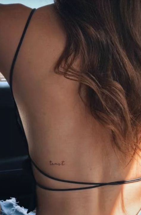 Love Back Tattoo, Back Bra Line Tattoo, Small Word Back Tattoos, Tato Back, Small Discrete Tattoos, Small Script Back Tattoo, Tattoo Sur Les Cotes, Script Tattoo Back, Back Word Tattoo