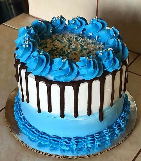 Custom Birthday Cakes, Cake Inspo, Custom Birthday, Cake Decoration, Mini Cakes, Birthday Cakes, Cake Decorating, Birthday Cake, Pasta