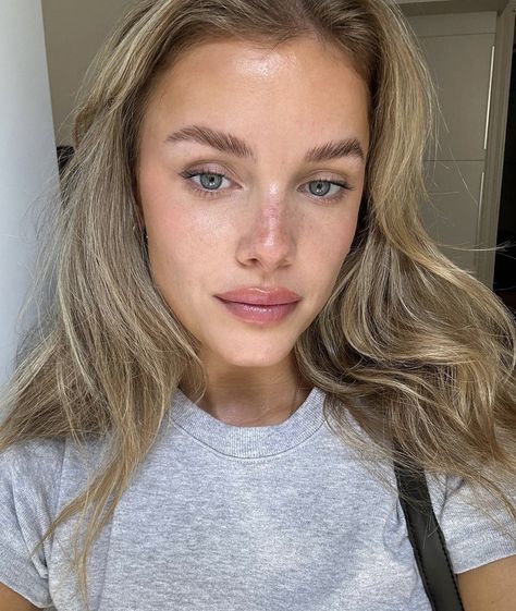 Josefine Vogt, Lip Flip, Beauty Procedures, Dark Blonde Hair, Daily Makeup, Natural Makeup Looks, Simple Beauty, Eyebrow Makeup, Girls Makeup