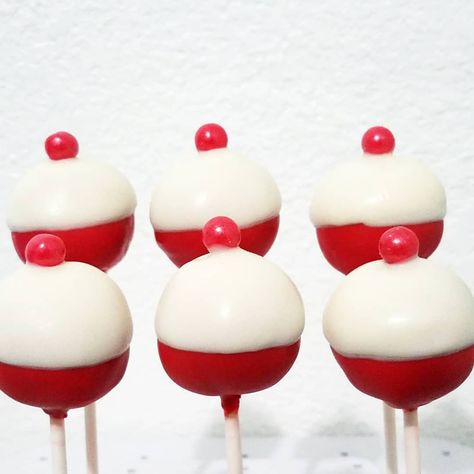 Bobber Cake Pops - Fishing Cake Pops - Ofishally One Party #cakepops #partytreats  #kidspartyideas #desserttable  #ofishallyone… Bobber Cake Pops, Bobber Cake, Fish Cake Pops, Fishing Theme Party, Baby Shower Fishing, 30 Cake, Fishing Birthday Party, Fishing Party, Baby Fish