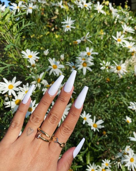 Pressed on nails | instagram inspo | Nails idea Luxury Nail Salon, White Press On Nails, Long Coffin Nails, Instant Nails, Nails Luxury, Nails Salon, Beauty Make-up, Coffin Nails Long, Strongest Glue