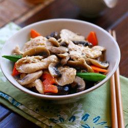 Chinese Recipes | Easy Delicious Recipes Moo Goo Gai Pan Recipe, Chinese Chicken Stir Fry, Moo Goo Gai Pan, Stir Fry Recipes Chicken, White Mushroom, Mushroom Dish, Pan Recipe, Rasa Malaysia, Fry Sauce