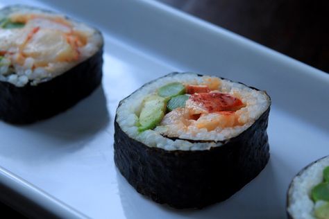 Lobster Sushi Roll Recipe, Lobster Sushi, Spicy Lobster, Seafood Cravings, Avocado Rolls, Anolon Cookware, Sushi Roll Recipes, Avocado Roll, Fusion Recipes