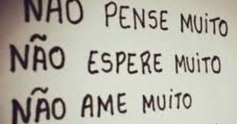 Não pense muito não espere muito não ame muito porque tudo que pe muito, decepciona.  Clique para ver o conteúdo completo. Frases Tumblr, Texts, Mindfulness, Humor, Writing, Tumblr, Feelings, Memes, Instagram Posts