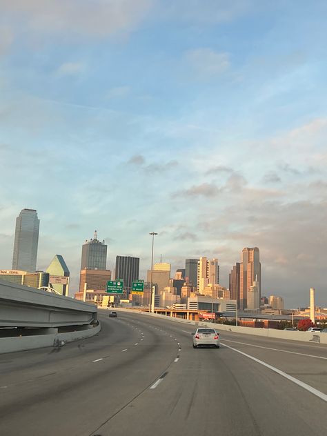 Dallas skyline city Dallas Fort Worth Airport, Dallas Airport, American City, Dallas Aesthetic, Dallas Texas Aesthetic, Dallas Tx Skyline, Houses In Houston Texas, Dallas Texas Skyline, Life In Usa