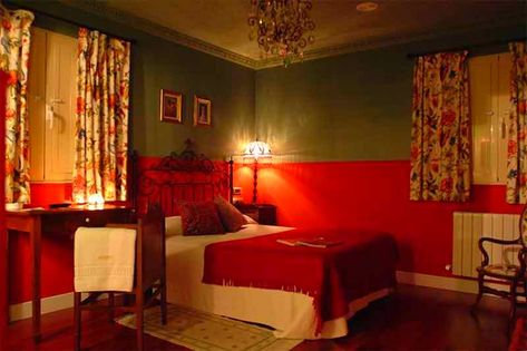 Amélie's room. ♥ Amelie Interior Design, Amelie House, Amelie Apartment, Amelie Room, Movie Bedroom, 70s Room, 70s Interior, Walls Room, Red Walls