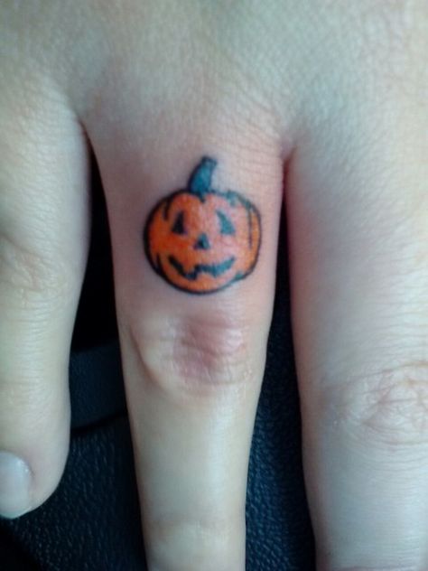 Jack o lantern tattoo Finger Pumpkin Tattoo, Small Jackolantern Tattoo, Pumpkin Finger Tattoo, Tiny Jack O Lantern Tattoo, Small Jack O Lantern Tattoo, Small Pumpkin Tattoo, Cute Pumpkin Tattoo, Jackolantern Tattoo, Pumpkins Tattoo