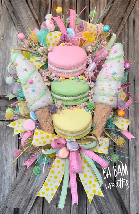 Christmas Tree Ice Cream, Ice Cream Wreath, Cream Door, Ice Cream Decor, Candy Decorations Diy, Candy Christmas Tree, Deco Mesh Wreaths Diy, Cream Decor, Vibrant Florals