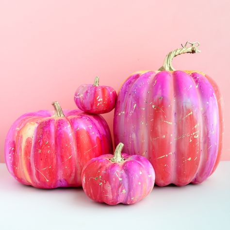 Alcohol Ink Pumpkins-how cute! Creepy Halloween Decorations, Halloween Countdown, Special Halloween, Pumpkin Carving Templates, Faux Pumpkins, Blue Pumpkins, Pumpkin Halloween Decorations, Pumpkin Painting, Pink Pumpkins