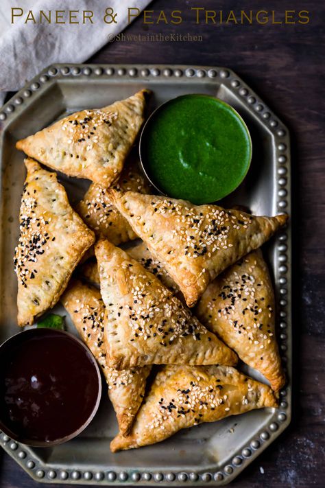 Paneer & Peas Triangles - Shweta in the Kitchen Curry Puffs, Pepperidge Farm Puff Pastry, Puff Pastry Filling, Indian Appetizers, Delicious Appetizer Recipes, Snacks Dishes, Pepperidge Farm, Paneer Recipes, Puff Pastry Recipes