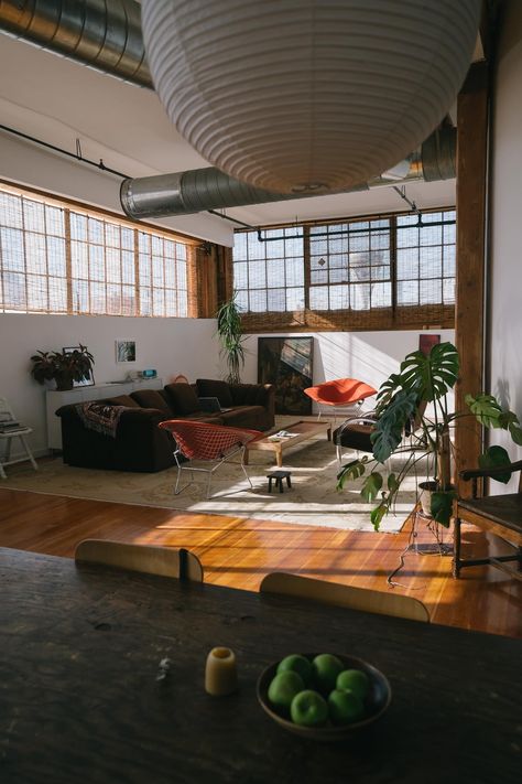 metahaiku, los angeles. Ⓥ (@metahaiku) on Threads Los Angeles Apartment, Loft Aesthetic, House Flipper, Apartment Vibes, Cedar Waxwing, Loft Interior, Green Street, Loft Living, Style Deco