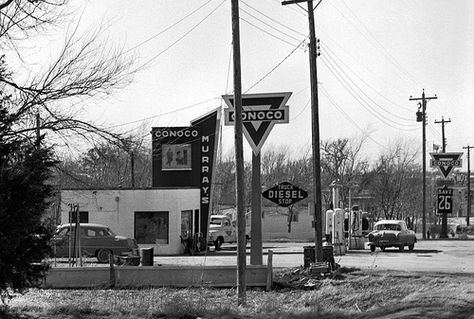 Ponca City, Oklahoma - Photo by bretac. Ponca City Oklahoma, Oklahoma Art, Phillips 66, Old Gas Stations, Green Country, Gas Stations, Tulsa Oklahoma, Historical Architecture, Gas Station