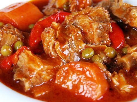 Pork Caldereta Recipe, Beef Kaldereta Recipe, Kaldereta Recipe, Recipe Filipino Food, Caldereta Recipe, Beef Caldereta, Philippines Recipes, Philippines Food, Filipino Dishes