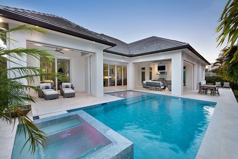 20 Glamorous Transitional Swimming Pool Designs That Will Make You Jealous West Indies Home, Great Room Layout, Living Pool, Single Story Homes, Foyer Decorating, Bungalow House, Bungalow House Design, Swimming Pool Designs, Outdoor Kitchen Design