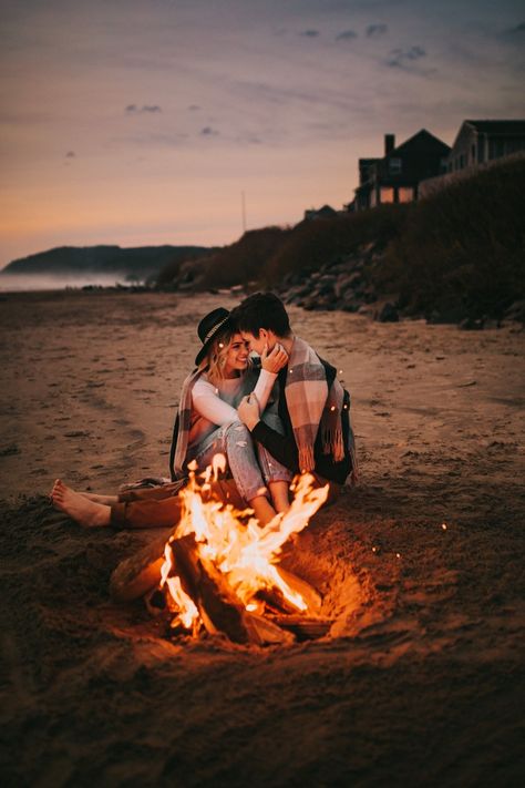 oregon-session-photographer-clothing-cannon-beach-coast-engagement Bonfire Wedding, Camping Photoshoot, Pre Wedding Photoshoot Props, Picnic Engagement, Beach Fire, Pre Wedding Photoshoot Outfit, Wedding Photoshoot Props, Camping Photography, Pre Wedding Poses