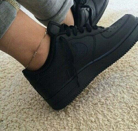 Flat Black Air Force Ones. Have them ; love them. Mode Tips, Black Nike Shoes, Shoes Custom, Nike Free Shoes, Nike Free Runs, Nike Shoes Outlet, Nike Shox, Nike Basketball, Nike Shoes Women