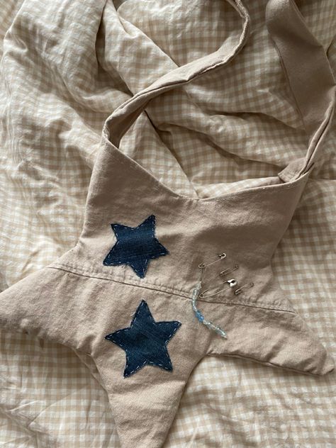 Star Bag Aesthetic, Sewing Ideas Clothes Aesthetic, Alt Sewing Projects, Sewing Old Clothes, Star Bag Pattern, Sewing Inspo Aesthetic, Sewing Ideas Aesthetic, Diy Sewing Clothes Upcycling, Upcycle Clothes Refashioning