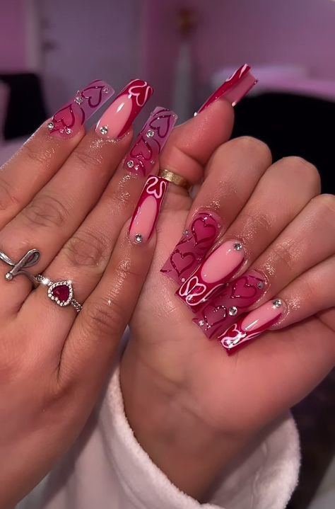 Rose Inspired Nails, Bratz Inspired Nails, Bratz Nails Design, Red And Pink Nails Ideas, Cute Baddie Nails, Valentine Nails Designs, Flower Acrylic Nails, Bratz Nails, Pink Nails Inspiration