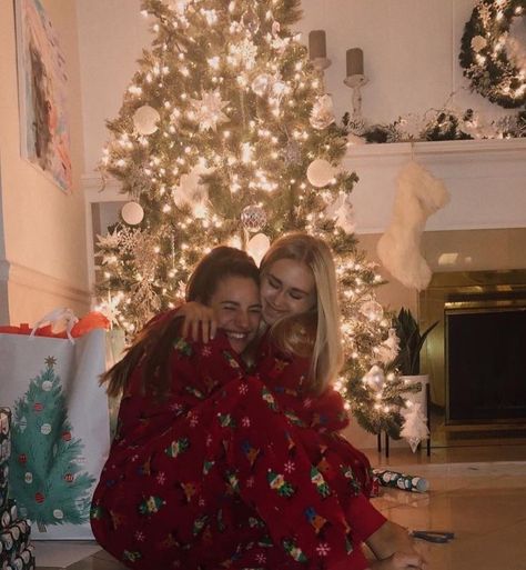 Christmas Pictures Friends, Besties Christmas, Bff Christmas, Photos Bff, Christmas Friends, Best Friend Photoshoot, Winter Photoshoot, Christmas Feeling, Christmas Inspo