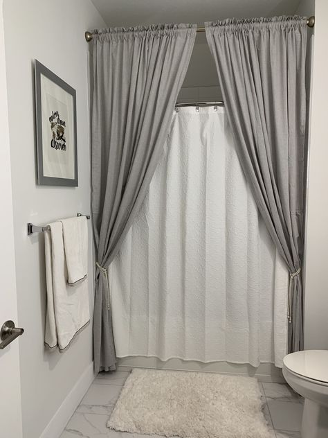 Bathroom Double Curtain Ideas, Restroom Shower Curtain Ideas, Drapes In Bathroom, Restroom Curtains Ideas, Bath Tub Curtains Ideas, Double Curtain Bathroom Ideas, Cute Bathroom Curtain Ideas, Double Curtain Rod Ideas Bathroom, Double Bathroom Curtain Ideas