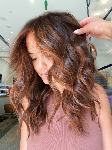 Ginger Brown Balayage Hair, Brunette Balayage Cooper, Brunette With Amber Highlights, Copper Brown Hair Color Balayage, Brown Auburn Balayage Hair, Natural Copper Balayage Brunette, Copper Highlights On Brown Hair Money Piece, Balayage Hair Cooper, Money Piece Balayage Copper