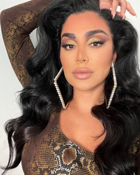 Glam Bride Makeup, Huda Kattan, Glam Bride, Bride Makeup, Makeup Goals, Something Old, Pretty Eyes, Iconic Women, Huda Beauty