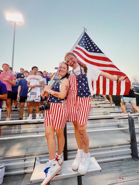 Fnl Themes, Fourth Of July Pics, Stripes Clothing, American Flag Wallpaper, July Outfits, American Lifestyle, Usa Girls, Game Outfit, Football Game Outfit