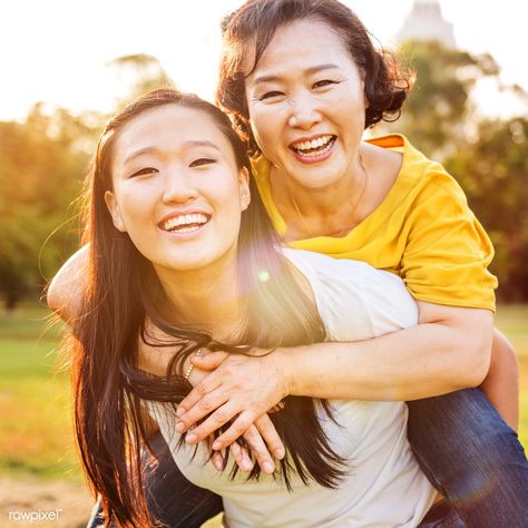 Happy Asian family | premium image by rawpixel.com Asian Mother, Living A Happy Life, Asian Family, Parenting Adult Children, Mother Mother, Gifts Mom, Kids Talking, Attack On Titan Funny, How To Talk