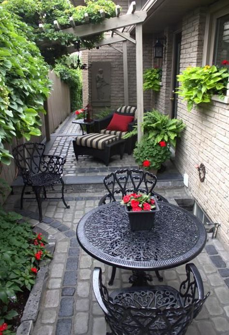 Small Patio Design, Courtyard Landscaping, Side Yard Landscaping, Small Courtyard Gardens, Small Patio Garden, Backyard Seating, Small Courtyards, Side Garden, Pergola Patio