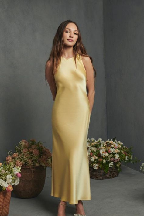 Spotted at last night's Elle Magazine's Hollywood Rising Event, Maddie Zieglerwore a sunshine slip dress from Polo Ralph Lauren. Yellow Evening Dress Classy, High Neck Slip Dress, Moodboard Classy, Bridesmaid Dress Sage, Graduation Vibes, Yellow Slip Dress, Prom Dress Satin, Dress Date, Buttercup Yellow