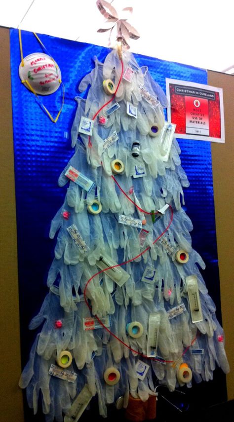 RX Office Christmas- I love the disposable glove idea! Christmas Door Decorations Contest, Funny Christmas Door Decorations, Door Decorations Contest, Funny Christmas Door, Christmas Cubicle Decorations, Christmas Door Decorating Contest, Christmas Classroom Door, Christmas Science, Stem Lab