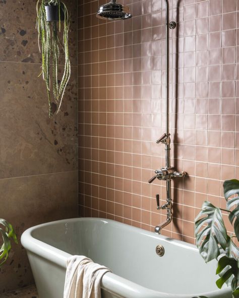 8 Tile Ideas for Small Bathrooms | Mandarin Stone Terracotta Tiles Bathroom Wall, Ochre Bathroom, Trending Bathrooms, Large Tile Shower Ideas, Terracotta Bathroom Tiles, Terracotta Tiles Kitchen, Square Tile Bathroom, Large Tile Bathroom, Terracotta Bathroom