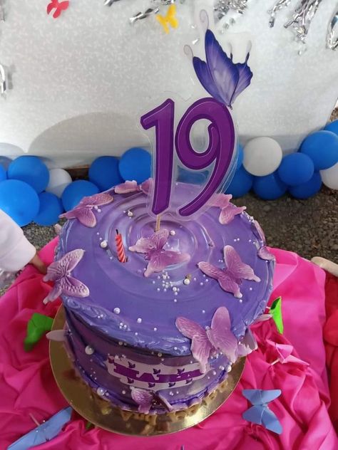 19th birthday cake Happy Birthday 19 Years, 19 Year Old Birthday Cake, 19 Years Old Girl, 19th Birthday Cake, Old Birthday Cake, Birthday 19, Happy Birthday 19, 19th Birthday Cakes, 16th Birthday Decorations