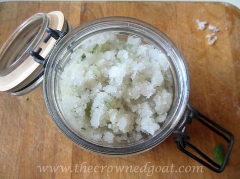 Christmas gift to make - A Gift From the Kitchen: Lemon Balm and Rosemary Sugar Scrub Lemon Balm Recipes, Tips For Healthy Skin, Diy Scrubs, Aphrodisiac Foods, Lip Scrub Homemade, Sugar Scrub Homemade, Sugar Scrub Recipe, Diy Scrub, Sugar Body Scrub