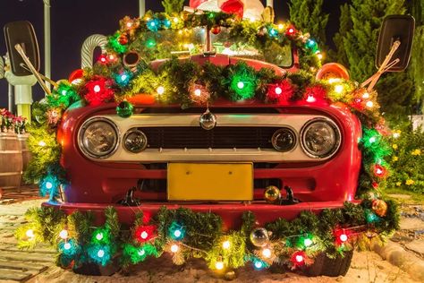 Christmas Car Decorations, Holiday Car, Holiday Parades, Colonial Christmas, Christmas Parade, Christmas Car, Navidad Diy, Valentine Photography, Trunk Or Treat