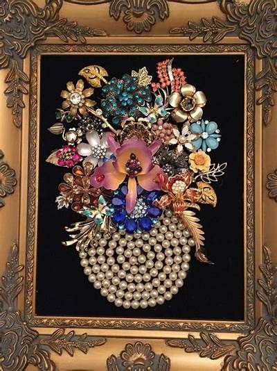 Original Ideas for Repurposing Vintage Jewelry | Журнал Ярмарки Мастеров Jewelry Collage, Jewelry Trees, Old Jewelry Crafts, Costume Jewelry Crafts, Jewelry Pictures, Jewelry Frames, Vintage Jewelry Ideas, Framed Jewelry, Vintage Jewelry Repurposed